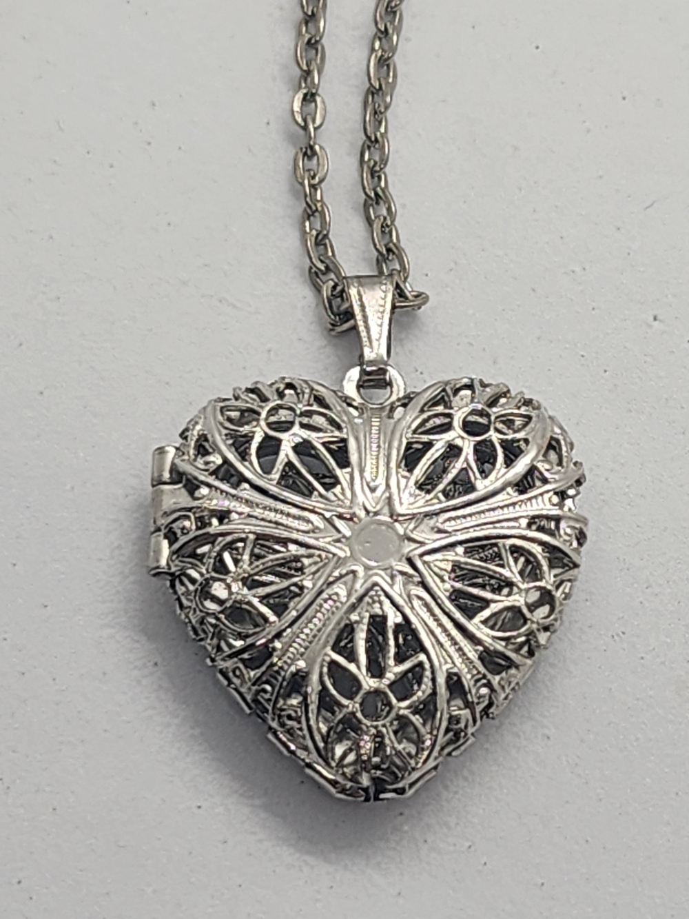 Vintage-Inspired Silver Heart Locket Necklace - Women's Jewelry